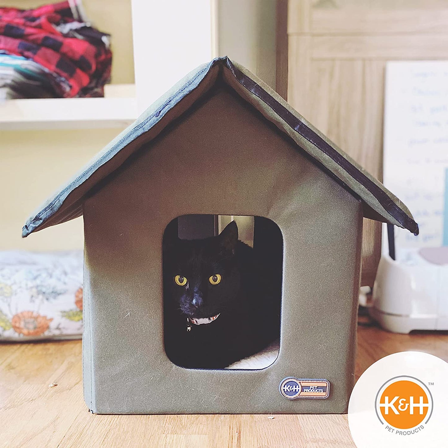 Weatherproof Outdoor Cat House – Insulated Shelter for Feral & Outdoor Cats 🐱🏡.